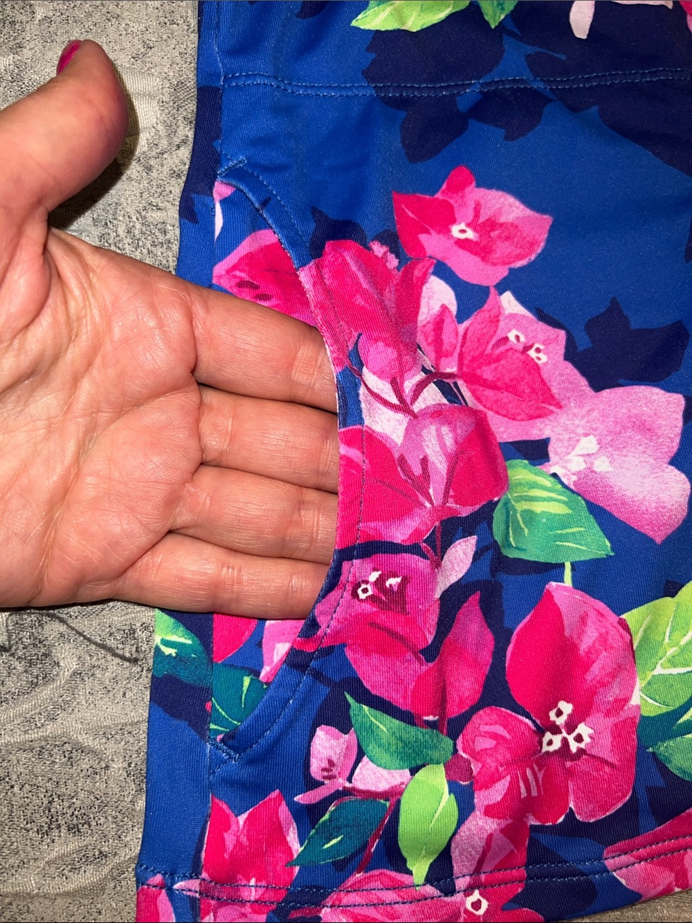 Tommy Bahama Bougainvillea Full Zip
Long Sleeve Rash Guard/Coverup , size M - Picture 7 of 8